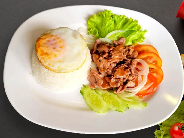 Beef lok lak with rice